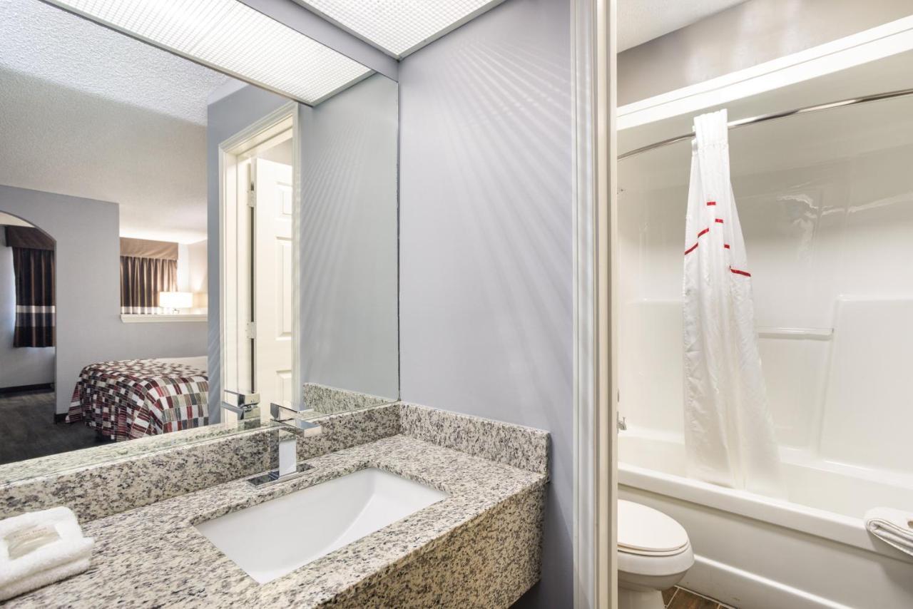 Red Roof Inn & Suites Athens, Al Exteriör bild