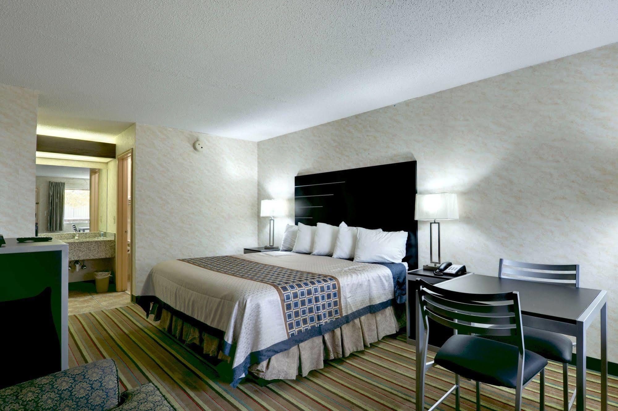 Red Roof Inn & Suites Athens, Al Exteriör bild