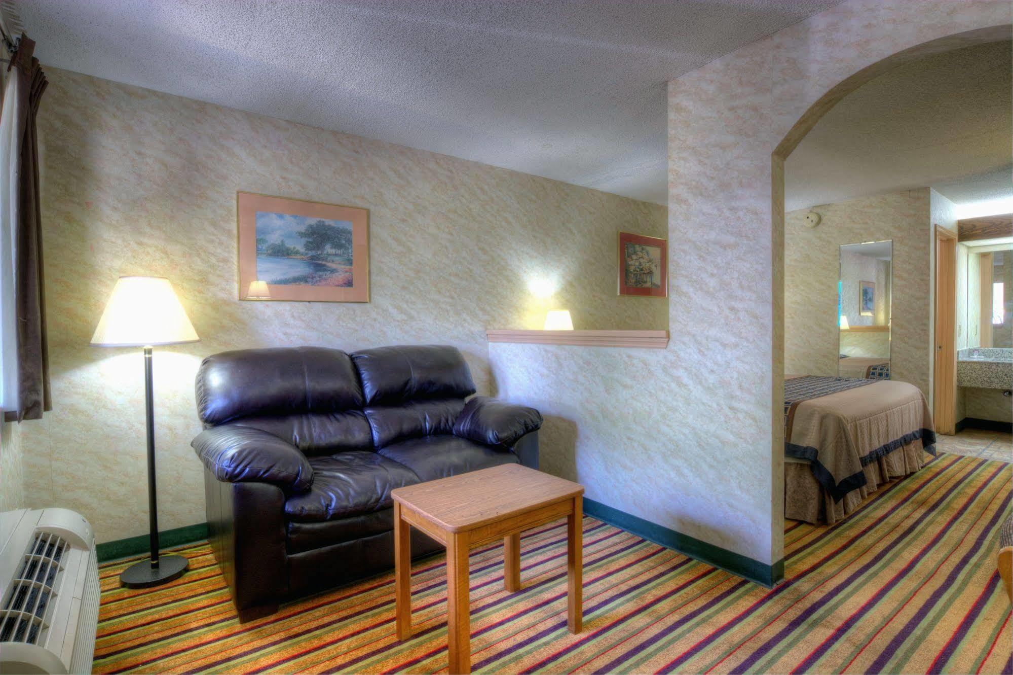Red Roof Inn & Suites Athens, Al Exteriör bild